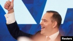 Польський консервативний політик, керівник польського Інституту національної пам’яті, 42-річний Кароль Навроцький переміг у другому турі виборів президента, що пройшов 1 червня