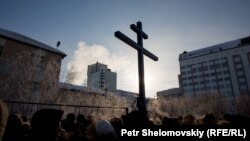 Молебен на шахте "Северная", что стала братской могилой для 26 горняков. 4 марта 2016