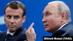 Емманюель Макрон і Володимир Путін вже кілька разів обговорювали справу Олега Сенцова, який з травня голодує в російській в'язниці