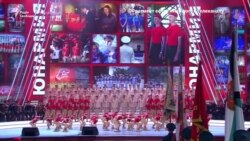 Дітей Росії вчать захоплюватися Путіним і вихваляти його (відео) Дітей Росії вчать захоплюватися Путіним і вихваляти його (відео)