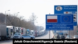 За словами прикордонників, оформлення вантажних автомобілів в обох напрямках на пункті пропуску «Ягодин – Дорогуськ» поновили у звичайному режимі (фото ілюстративне)