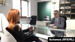 Голова Демократичної спілки угорців України Ласло Зубанич каже, що більшість місцевих газет заробляють самі або отримують грантові кошти, зокрема через Угорщину