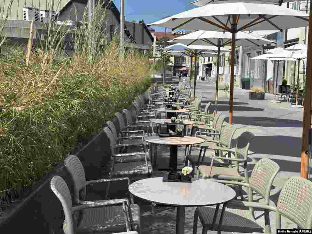 Ljetne bašte su potpuno prazne.