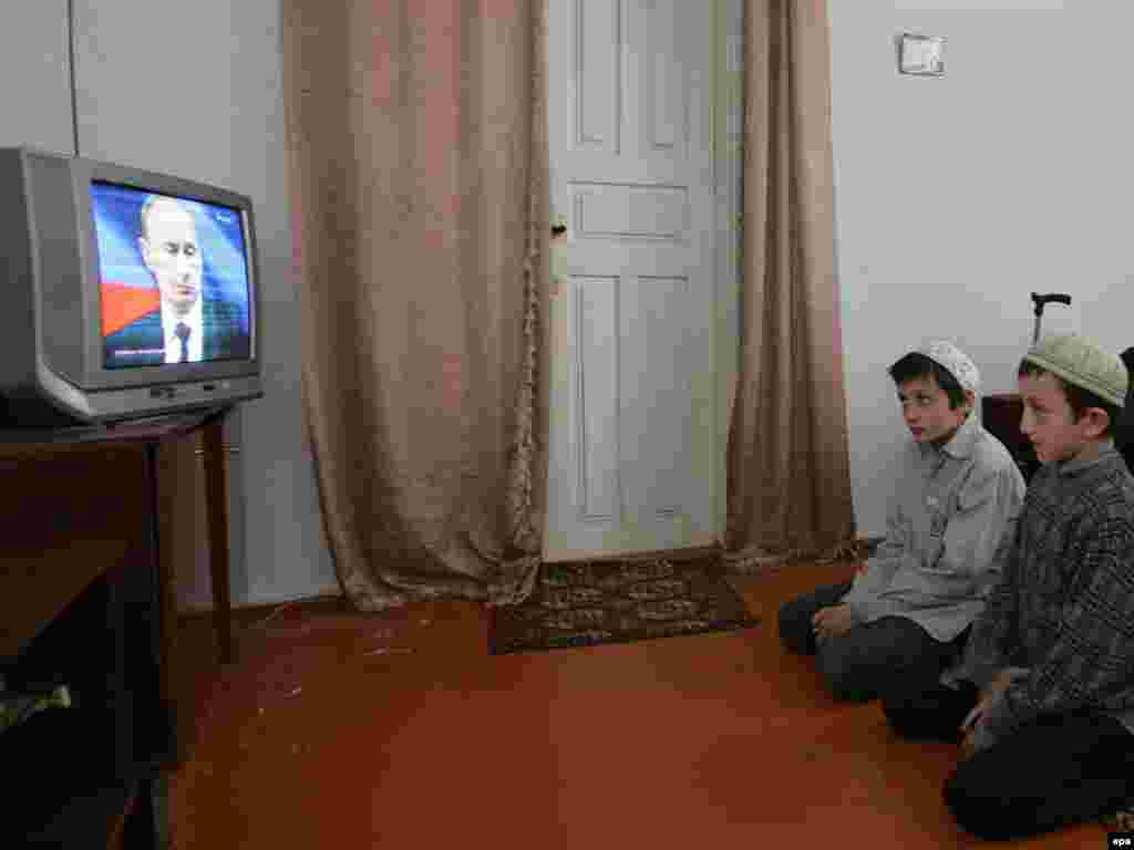 Путин признал сложность ситуации на Северном Кавказе, но заявил, что события в Ингушетии и Дагестане не предвещают новой кавказской войны