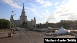 Фан-зона чемпионата мира по футболу рядом с главным зданием МГУ