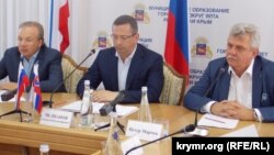 Організатор поїздки, депутат Національної ради Словаччини Петер Марчек (крайній праворуч). Ялта, 2 серпня 2018 року