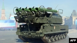 Российская система воздушной обороны Бук-2М на параде на Красной площади в Москве