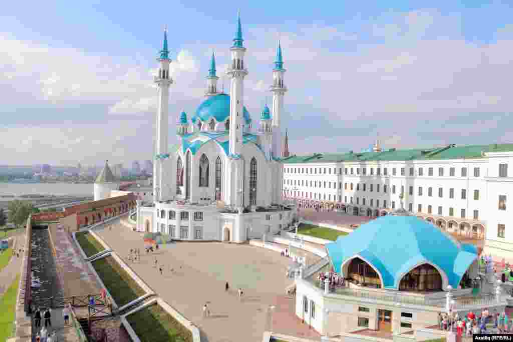 Казан кирмәненә "Түгәрәк уен"га халык җыела