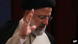 Президент Ірану Ебрагім Раїсі (на фото) і його супутники, зокрема міністр закордонних справ Хосейн Амір-Абдоллахян, загинули внаслідко аварії гелікоптера на північному заході Ірану 19 травня