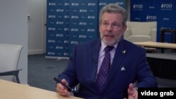 Clifford May: Ne možete ponovo učiniti Ameriku velikom, a istovremeno izgubiti hladni rat