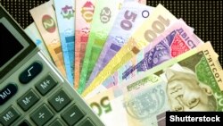 Допомога виплачується у розмірі 2220 грн на кожного члена сім’ї на місяць упродовж трьох місяців