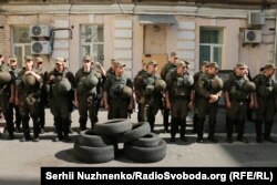 У дворі Печерського райсуду Києва, 2 липня