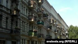 Бэрлінцы любяць кветкі — ніякая ўлада не прымусіць кожнага жыхара гэтак прыгожа дагледзець уласны балькон.