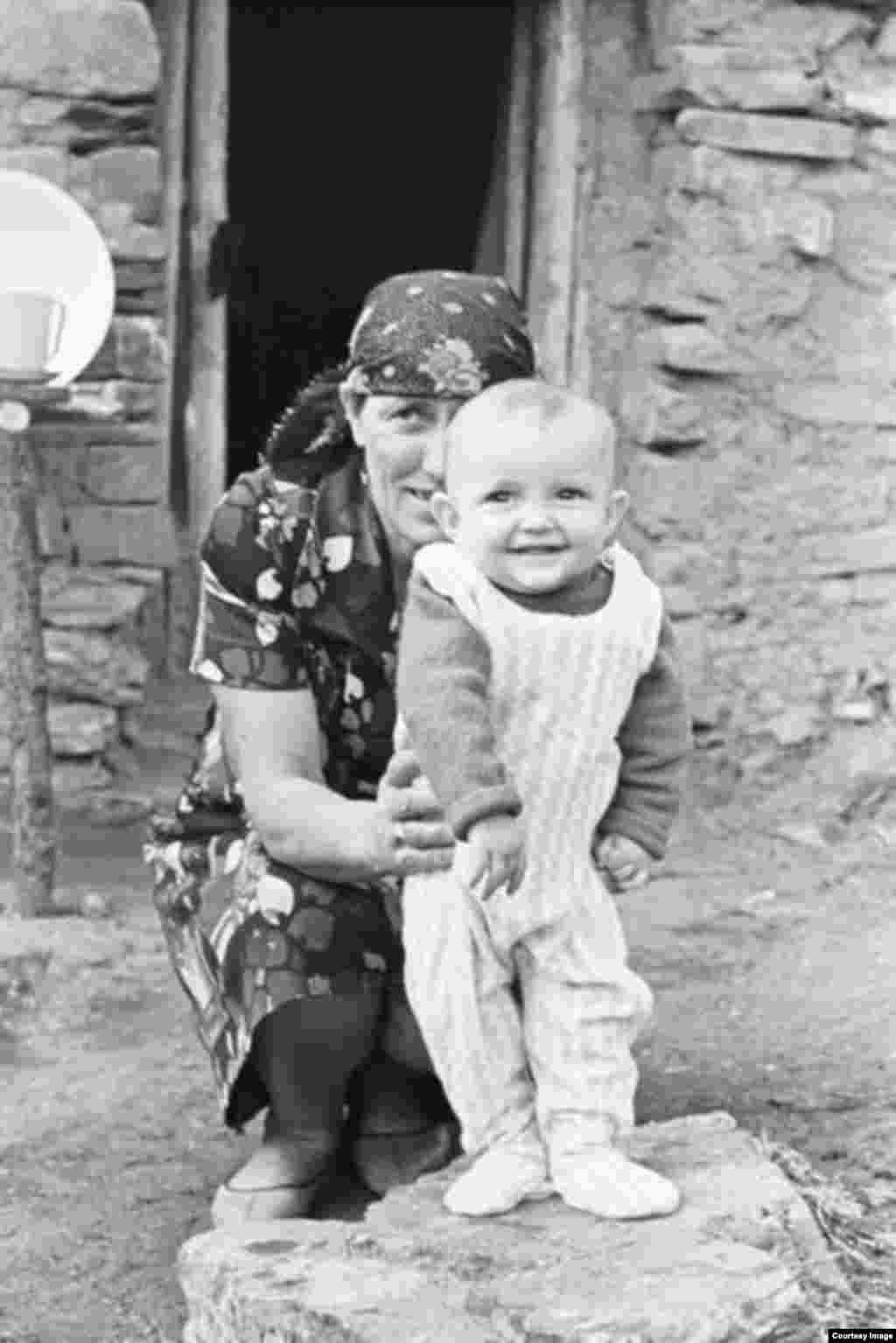 Женщина с малышом. 