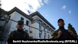 Силовики біля посольства Росії в Києві, 18 вересня 2016 року
