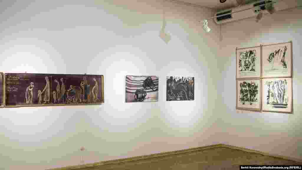 Основна частина експонатів – фотографії та картини