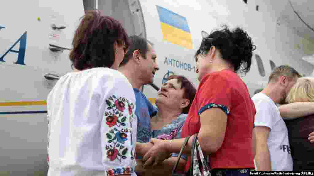 Мати Володимира Балуха радіє поверненню сина