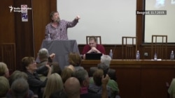 Desničari u Beogradu upali na performans posvećen žrtvama genocida Desničari u Beogradu upali na performans posvećen žrtvama genocida