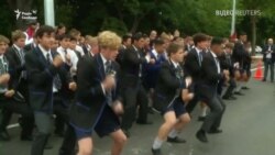 Новозеландські студенти виконали ритуальний танець маорі в пам’ять про жертви нападу на мечеті – відео Новозеландські студенти виконали ритуальний танець маорі в пам’ять про жертви нападу на мечеті – відео