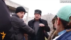 Ахтема Чийгоза насильно вывели с провластного митинга крымских татар Ахтема Чийгоза насильно вывели с провластного митинга крымских татар