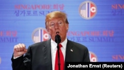 Трамп на пресс-конференции в Сингапуре