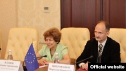 Депутатка Європарламенту Тетяна Жданок (л) під час відвідування України, 12 серпня 2014 року