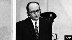 Адольф Эйхман в израильском суде (11 апреля 1961 года)