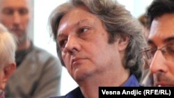 "Svake godine kada televizija prenosi, kada dođu strani državnici, oni donose mrtva tela ko zna odakle i sahranjuju u Srebrenici": Milomir Marić