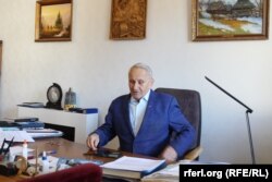 Ярослав Яцкив в рабочем кабинете. Фото Rudolf Medved