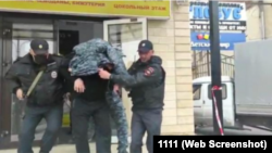 Задержание подозреваемого в захвате заложников 12 апреля 2021 года.