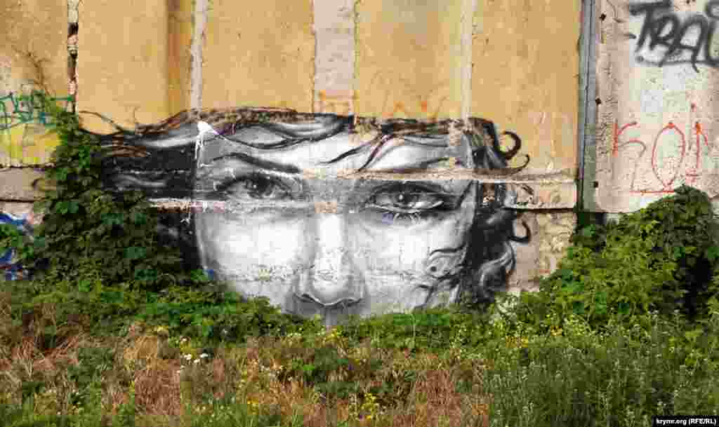 … тут просто чьи-то грустные любимые глаза. 