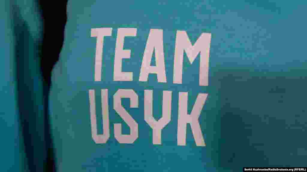 Новый чемпион мира по версии WBA, WBO, IBF и IBO вместе с командой прилетел в столичный аэропорт «Борисполь» в 00:35