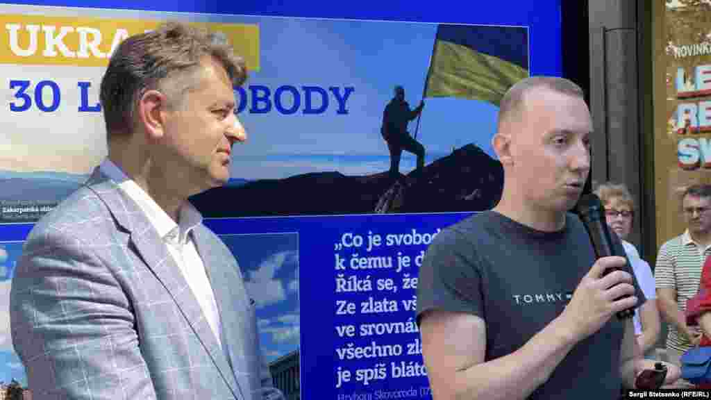 На урочисте відкриття експозиції завітав автор Радіо Свобода, письменник та колишній в'язень російських гібридних сил Станіслав Асєєв