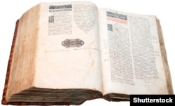 Острозька Біблія – перше повне видання всіх книг Св. Письма церковнослов'янською мовою, здійснене в Острозі 1581 року заходами князя Костянтина Острозького