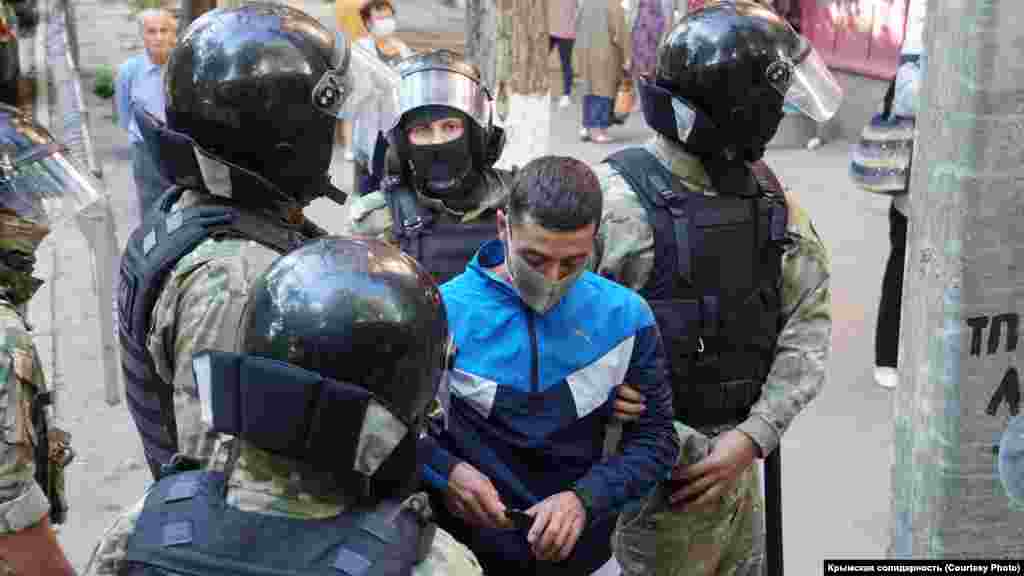 По данным «Крымской солидарности», задержаны уже 40 человек