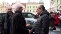 Професор проти «друга Путіна»: в Чехії проходить другий тур виборів президента (відео) Професор проти «друга Путіна»: в Чехії проходить другий тур виборів президента (відео)