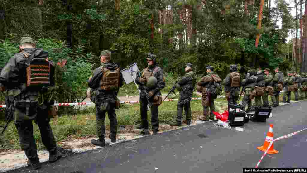 Міністр внутрішніх справ Денис Монастирський повідомив, що водія прооперували, його життю нічого не загрожує. «Зазначу, що він ще до того, як поїхати до лікарні, встиг вказати слідчим на місце, звідки конкретно було скоєно постріли, що дало можливість слідчим оперативно здійснювати огляд місця події, необхідні слідчі дії», – сказав Монастирський