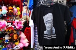 Štand sa suvenirima u Knez Mihailovoj ulici u centru Beograda (4. jun 2021.)