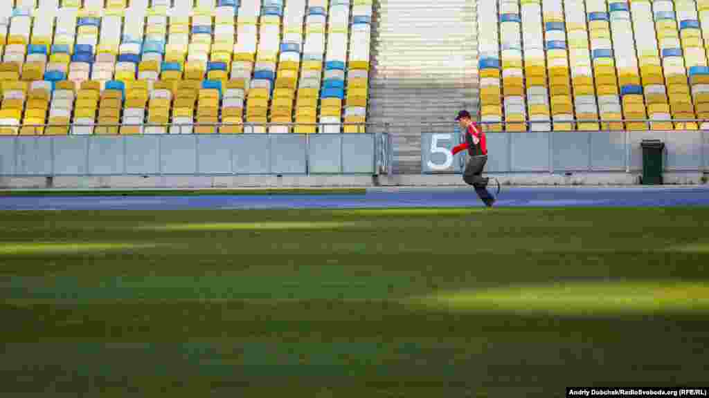 Вадим Свириденко – учасник марафонів морської піхоти у США у 2016–2018 роках. Уповноважений президента України у справах реабілітації ветеранів, голова Національної ради спортивної реабілітації захисників України