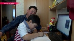 Как живет ребенок, названный в честь Обамы (видео) Как живет ребенок, названный в честь Обамы (видео)