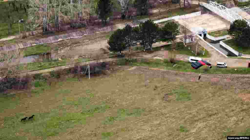 Площадка приземления у обоих – у самого правого берега Качи