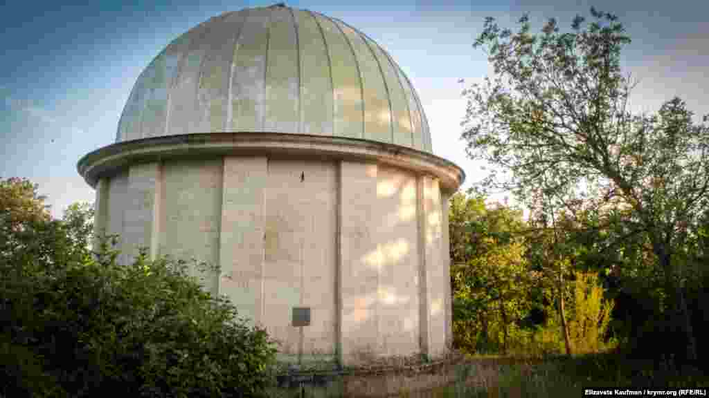 Еще один телескоп для изучения Солнца – КГ-1. Наблюдения на нем начались еще в 1949 году. В настоящее время в качестве светоприемника на нем используют камеру Canon EOS 1000D