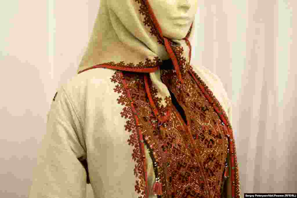 Цветов было не так много — где-то синий цвет, где-то красный, где-то коричневый