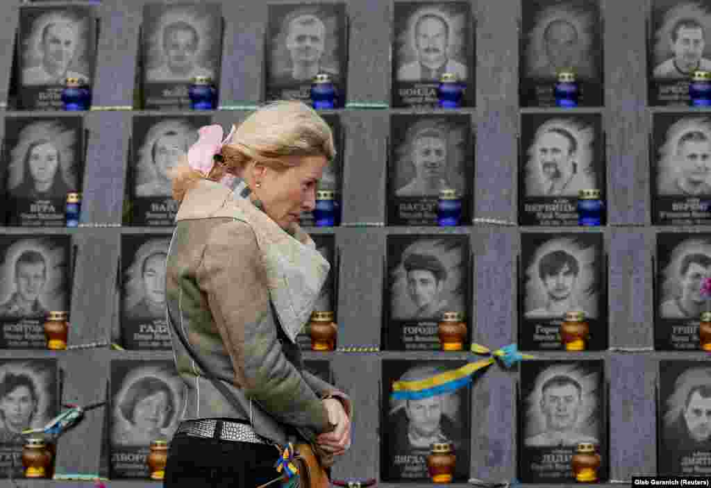 Вшанування пам'яті загиблих на Майдані. Алея Героїв Небесної сотні, Київ, 21 листопада 2017 року ПЕРЕГЛЯНЬТЕ ФОТОГАЛЕРЕЮ