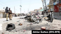 Pakistani security officials inspect the scene of a bomb blast in Chaman, Balochistan Province, on August 10, 2020.