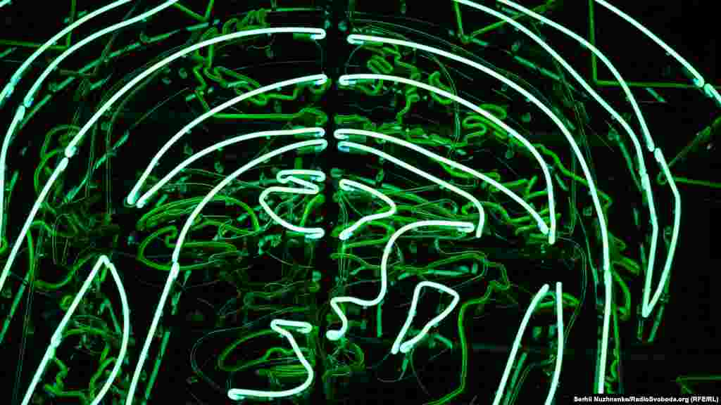 Діва Марія - одне з «облич» інсталяції