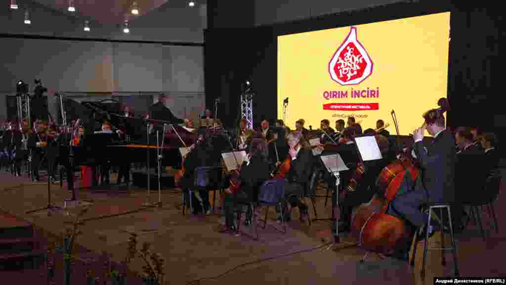 После церемонии награждения началась премьера концерта для фортепиано с оркестром: его исполнил Ансамбль классической музыки имени Лятошинского Национального дома органной и камерной музыки Украины; дирижер – народный артист Украины Игорь Андриевский; солистка – лауреат международных конкурсов Ольга Савайтан