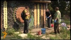 У Донецьку миють мозаїки українських художників, що терміново потребують реставрації У Донецьку миють мозаїки українських художників, що терміново потребують реставрації