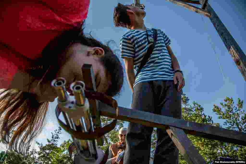 Студенты Государственного Метеорологического университета на наблюдательной станции. 