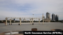 Грозный, площадь перед мечетью и мэрией